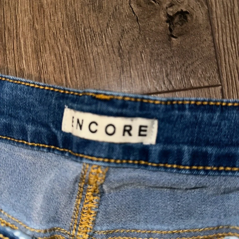 Encore Jeans Blue Floral Embroidered Shorts - Picture 2 of 3